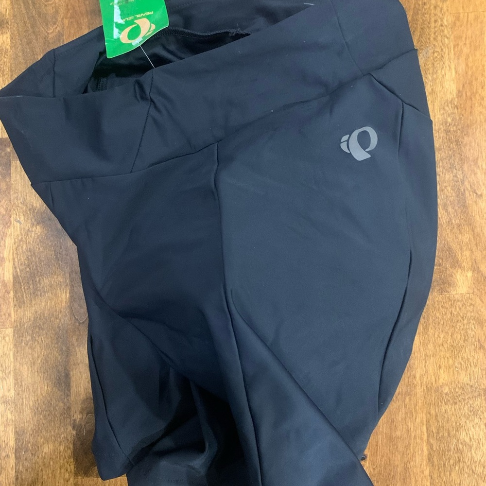 Women’s Pearl Izumi Attack shorts